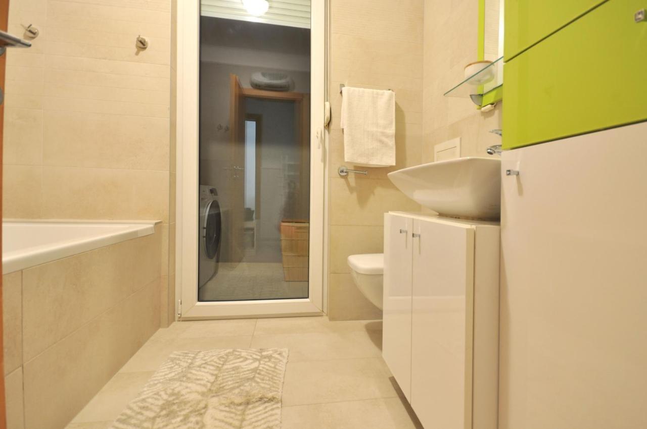 Family Apartment Noel - Omis Omiš Exterior foto